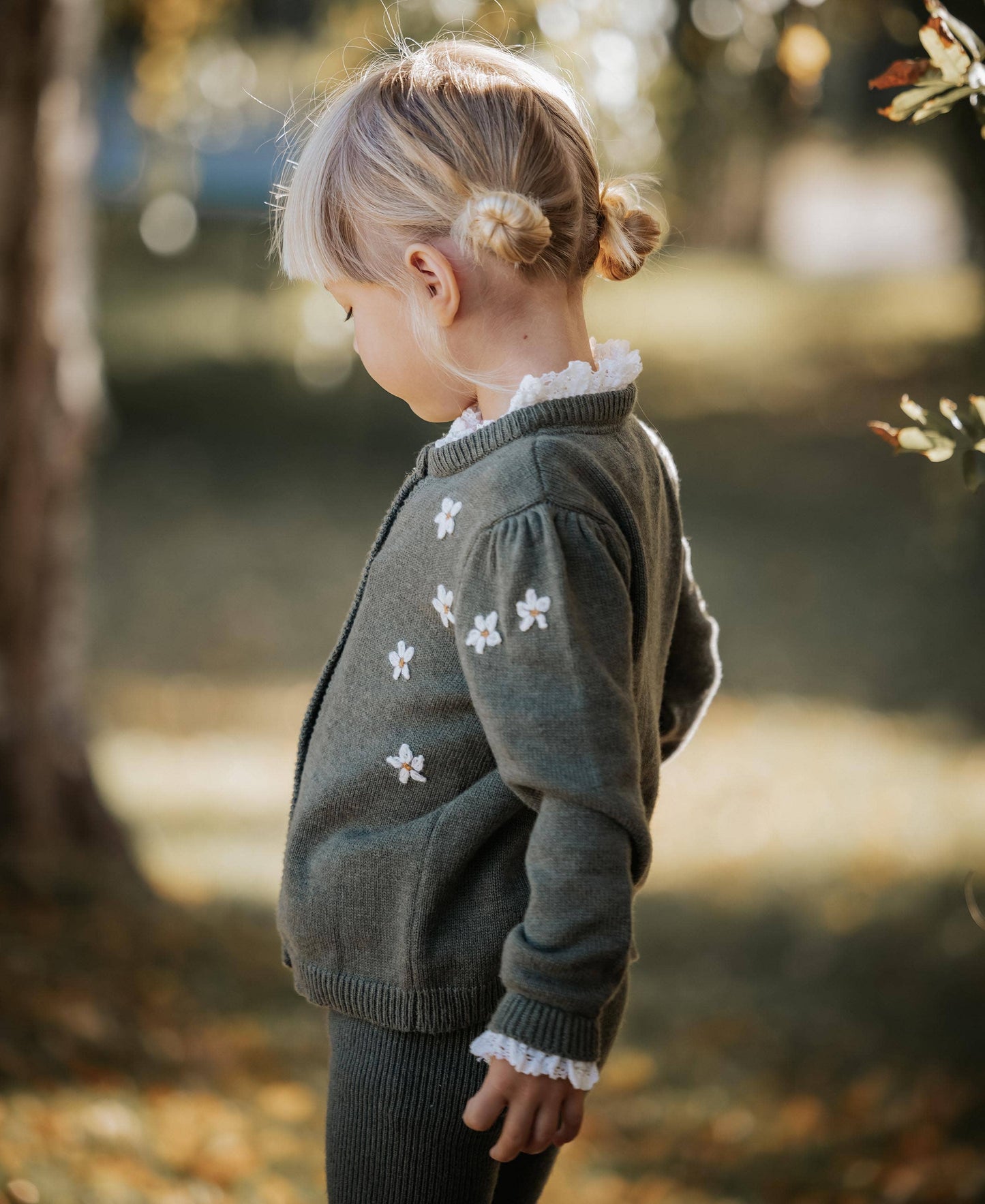 Hand Embroidered Daisy Cardigan | Fliink Denmark