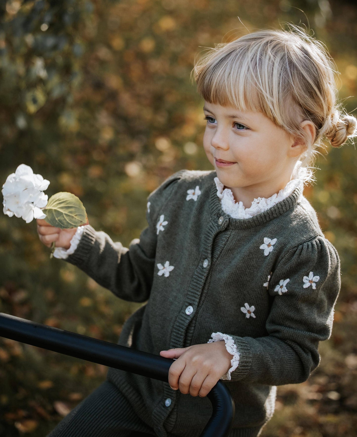 Hand Embroidered Daisy Cardigan | Fliink Denmark