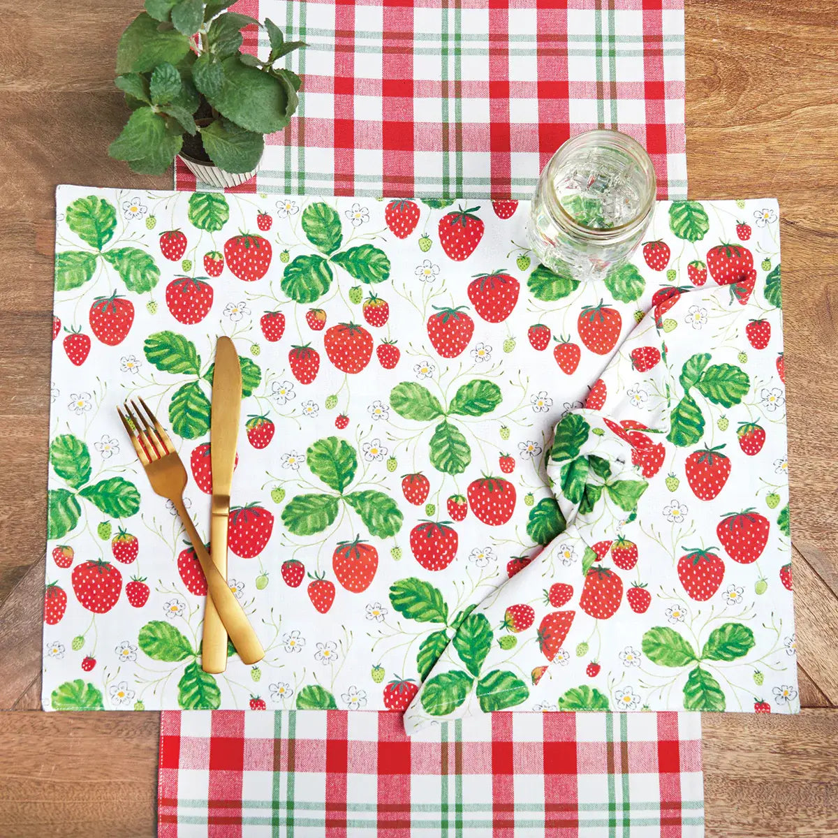 Strawberry Patch & Plaid Napkin Set/4 | C&F Home