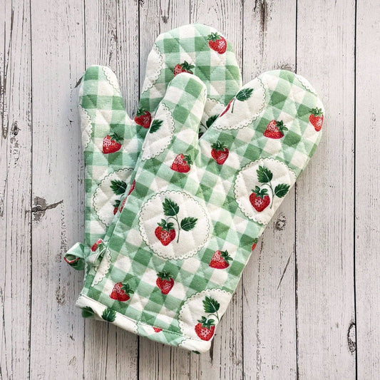 Strawberry Gingham Mitt - Set of 2 | Mahogany