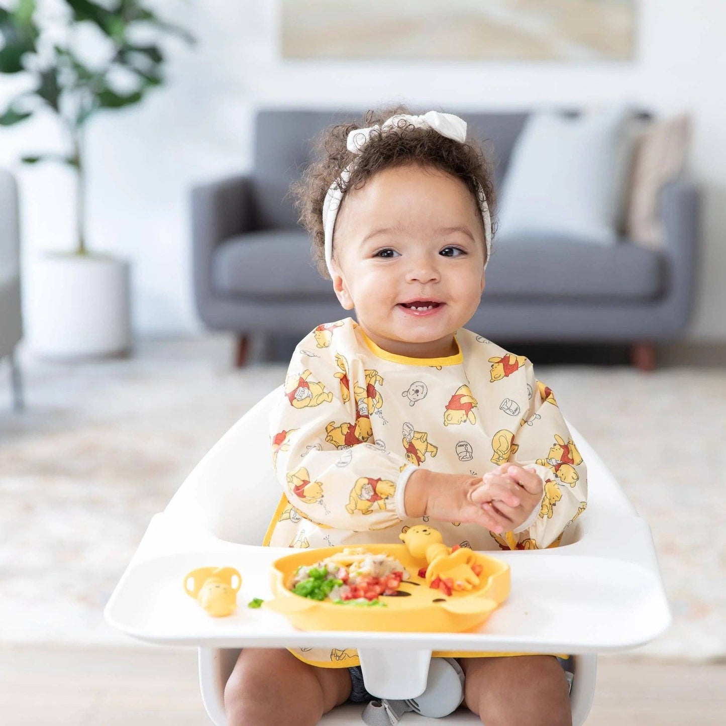 Sleeved Bib: Winnie Loves Hunny | Bumkins