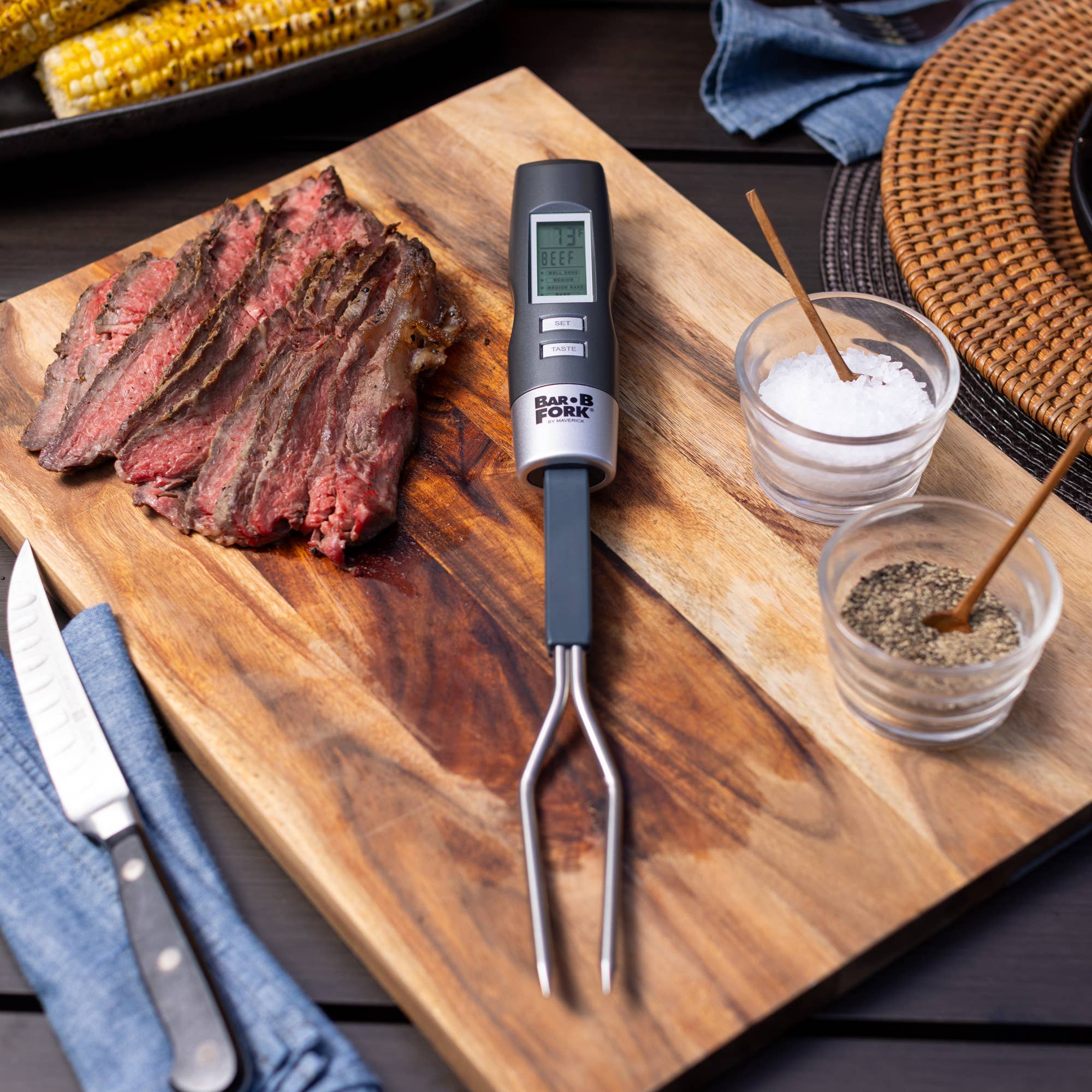 Maverick BarBFork Digital Meat Thermometer Fork - Thumbnail 4