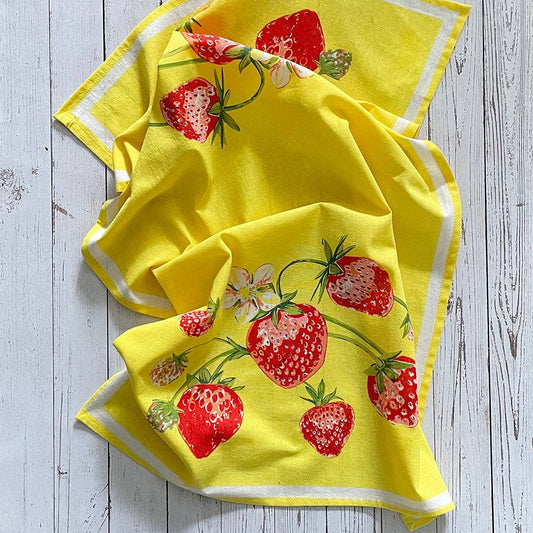 Strawberry Field Floursack Kitchen Towel (Set of 2) | Mahogany