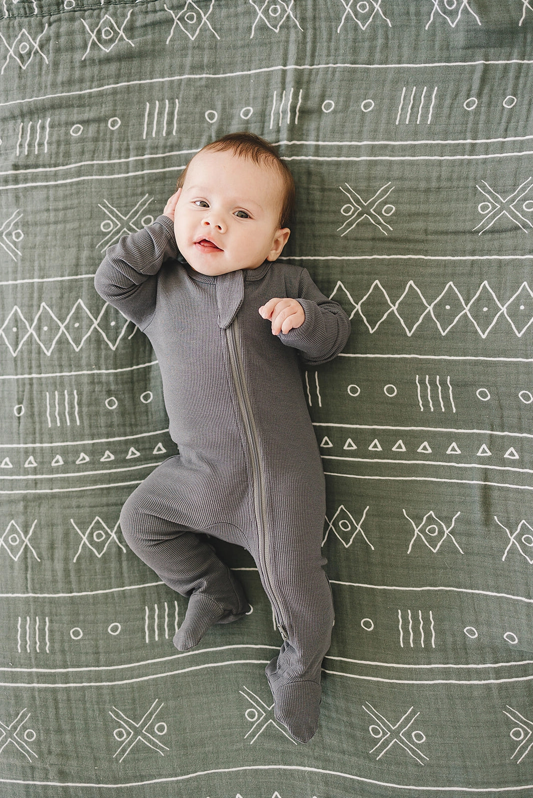 Charcoal Gray Ribbed Footed Romper | Urban Baby