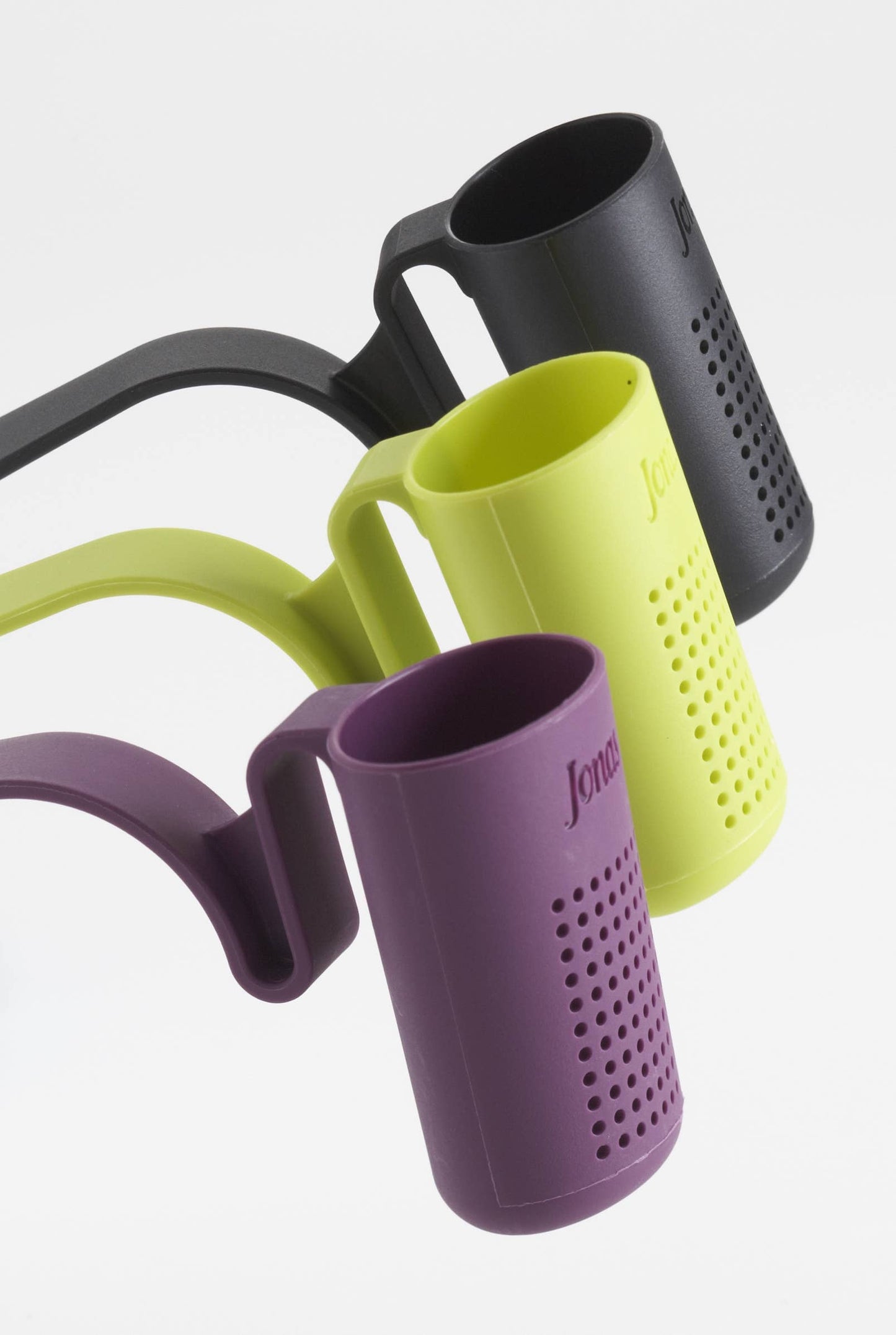Jonas Clip-On Tea Strainer - Black | Linden Sweden